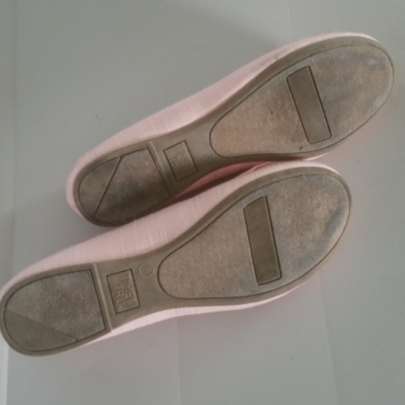 Pair of Light Pink/Peach Flats - Picture 3 of 4